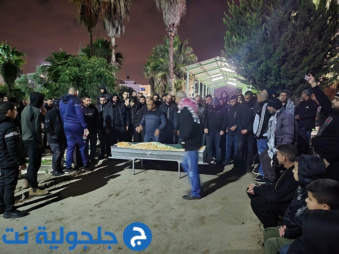 العشرات من سكان كفر قاسم يشاركون في تشييع جنازة نعيم بدير الذي قتل برصاص الشرطة